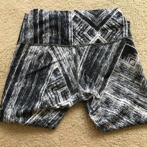 Wunder Under Heat Wave flip waist crops